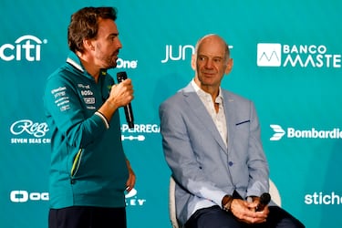 El AMR24 fue discreto y Alonso cayó a las oscuridades de la zona media. Aun así, salvó el noveno puesto en el Mundial, el primero por detrás de los cuatro coches que ganaron carreras. Sin embargo, el mayor éxito de Aston Martin en 2024 llegó en los despachos: en mayo, Adrian Newey anunció su desvinculación de Red Bull después de casi dos décadas de éxitos; y en septiembre la firma de Silverstone anunció el fichaje estelar del ingeniero aerodinámico más importante. Será director técnico ejecutivo. Se incorporará en marzo, tendrá un impacto leve en el coche de 2025 pero enorme en 2026, coincidiendo con el cambio de reglas. Y Alonso pilotará ese coche.