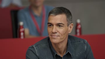 El secretario general del PSOE y presidente del Gobierno, Pedro Sánchez, durante la reunión del Comité Federal del PSOE, en la sede federal del partido, a 5 de julio de 2025, en Madrid (España). El Comité Federal del PSOE que se celebra hoy es clave para la reestructuración interna tras la crisis provocada por el ‘caso Koldo’ y la dimisión de Santos Cerdán. Se elige a su sustituta, Rebeca Torró, y se renueva la dirección, buscando recuperar credibilidad, unidad y lanzar un mensaje de limpieza interna.
05 JULIO 2025;PSOE;REUNIÓN;COMITÉ;POLÍTICA
Pool
05/07/2025
