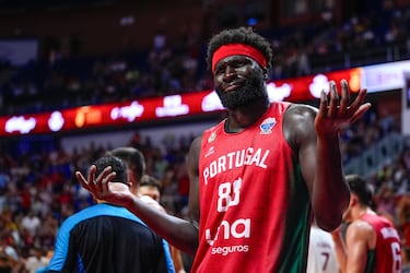 El pívot lisboeta llega al Eurobasket con ganas de liderar a la selección lusa a ser la sorpresa del torneo en su cuarta participación en el mismo. Queta llega al torneo tras su año más productivo en la NBA, disputando 62 encuentros con los Boston Celtics.
