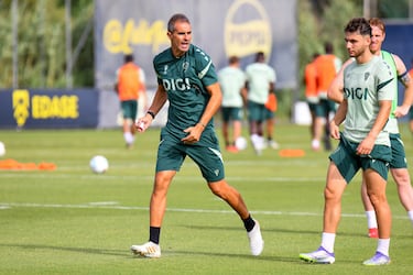 Gaizka Garitano: “No es fácil encontrar jugadores que sustituyan a Chris Ramos o Víctor Chust”