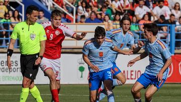 Valle, Yarek y Mario Martin en el partido de España Sub-19 ante Dinamarca.