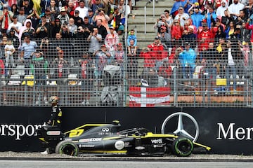 Hülkenberg firmó con Renault para liderar su proyecto de regreso a la élite. A pesar de buenas actuaciones individuales, el coche nunca fue lo suficientemente competitivo y para 2019, con el fichaje de Daniel Ricciardo por el equipo, el papel de Nico en el equipo pasó a un rol más secundario. En Alemania 2019, tuvo una gran oportunidad de podio, pero un error bajo lluvia lo dejó fuera de pista y del podio… otra vez.