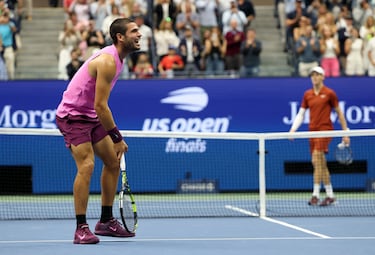 Carlos Alcaraz celebrando su victoria contra Jannik Sinner en la final individual masculina del Abierto de Estados Unidos en el Centro Nacional de Tenis Billie Jean King de la USTA en Flushing Meadows, Nueva York.
