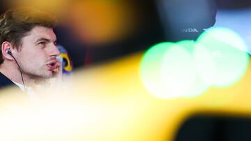 Max Verstappen en el box de Red Bull durante el GP de Miami de F1.