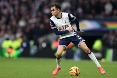 El canterano madridista, campeón de la UEFA con el Sevilla, se halla sin equipo después de su etapa en el Tottenham. En los ‘Spurs’ cumplió sus cinco años de contrato, en los cuales atravesó tres cesiones: al Atlético de Madrid, Manchester United y Brentford. La última gran temporada del lateral izquierdo de 28 años fue en la 2021/22.