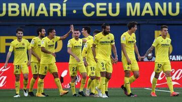 Villarreal's players celebrate their fourth goal scored by Colombian forward Carlos Bacca (3L) during the Spanish League football match between Villarreal CF and Sevilla FC at La Ceramica stadium in Vila-real on May 16, 2021. (Photo by JOSE JORDAN /