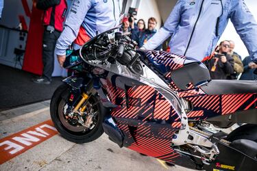Detalle de la moto de Ducati de Márquez antes de entrar de nuevo al box. 