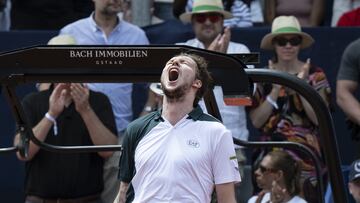 GSTAAD (Switzerland), 20/07/2025.- Alexander Bublik of Kazhakztan celebrates his victory against Juan Manuel Cerundolo of Argentina during their final game at the Swiss Open tennis tournament in Gstaad, Switzerland, 20 July 2025. (Tenis, Suiza) EFE/EPA/PETER SCHNEIDER