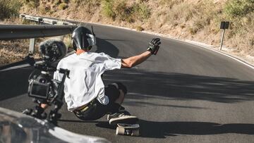 Diego Poncelet, longboard downhill en Sierra Nevada, España.