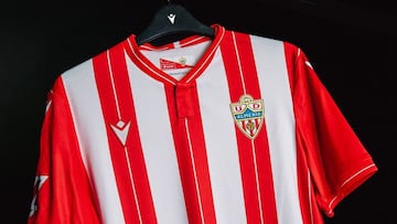 La nueva camiseta del Almería.