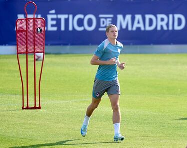 Conor Gallagher durante el entrenamiento de hoy del Atlético de Madrid en la Ciudad Deportiva de Majadahonda.