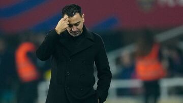 BARCELONA, 27/01/2024.- El técnico del FC Barcelona Xavi Hernández durante el partido de la jornada 22 de LaLiga EA Sports entre el FC Barcelona y el Villarreal CF, este sábado en el estadio Olímpico de Montjuic, en Barcelona. EFE/ Enric Fontcuberta