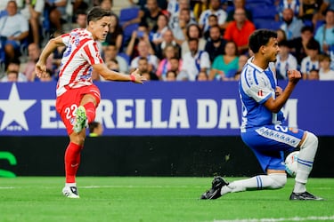 El delantero italiano juega su primer partido en primera división con la camiseta rojiblanca.