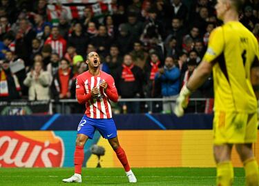 4-0. Samuel Lino celebra el cuarto gol que marca en el minuto 66 de partido.