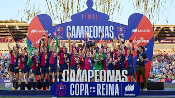 Las jugadoras del Barcelona celebran el triunfo y su undécima Copa de la Reina.