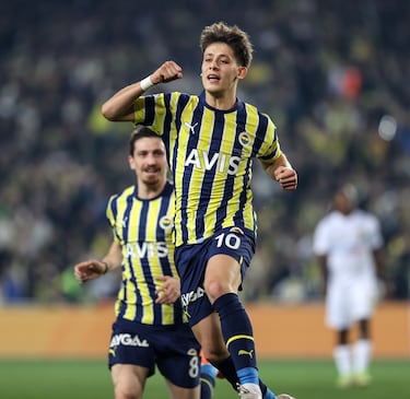 El joven jugador del Fenerbahce está siendo uno de los nombres propios de este mercado veraniego. Se encuentra en la agenda de grandes clubes como el Real Madrid o Barcelona. Nacido en la capital turca, el mediocentro ofensivo ha disputado esta temporada 20  partidos en la Süper Lig en los que ha anotado cuatro goles y ha dado cuatro asistencias. Pero más allá ha llamado la atención su gran calidad con el balón en los pies. Cuando el esférico está en su poder es infinitamente superior al resto de jugadores.