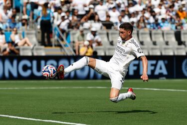 3-0. Gran pase por alto de Brahim Díaz para la llegada de Federico Valverde libre de marca. El jugador uruguayo se lanza con todo para mandar el balón al fondo de la portería de Carlos Moreno.