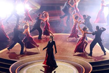 Actuacion de Lisa en la gala de los Oscars.