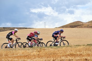 Michel Hessmann, Kevin Vermaerke, Archie Ryan y Liam Slock durante la novena etapa de La Vuelta a España 2025.