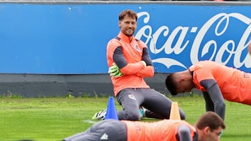 Álex Remiro, portero de la Real Sociedad, en un entrenamiento en Zubieta.