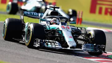 Lewis Hamilton por delante de Bottas en Japón.