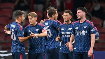 Soccer Football - Pre-Season Friendly - Arsenal v AC Milan - National Stadium, Singapore - July 23, 2025 Arsenal's Martin Odegaard and Martin Zubimendi celebrates their first goal scored by Bukayo Saka REUTERS/Caroline Chia