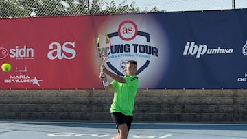Imagen de un participante durante la prueba del Circuito AS Young Tour by IBP Teni en el Calatrava Tennis Center de Corral de Calatrava (Ciudad Real).