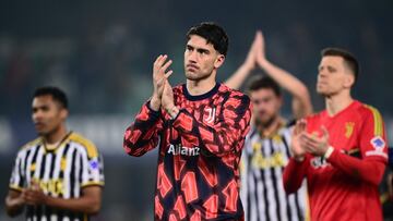 Juventus' Serbian forward #09 Dusan Vlahovic reacts at the end of the Italian Serie A football match between Hellas Verona and Juventus at the Marcantonio Bentegodi stadium in Verona on February 17, 2024. (Photo by MARCO BERTORELLO / AFP)