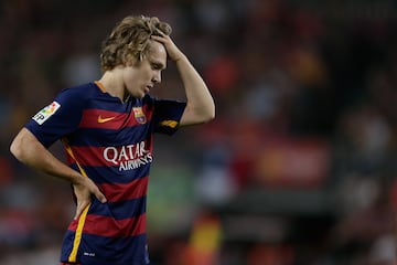 Prometía ser el “Messi croata” cuando el Barcelona lo fichó en 2014 desde el Dinamo Zagreb por 2,2 M€, aunque fue asignado al filial. Debutó con el primer equipo en 2015, pero su carrera pronto se volvió nómada: Sporting de Gijón, Hamburgo, Las Palmas, Milán, Standard de Lieja, Heerenveen, Birmingham, Reading, Rijeka… Alternó destellos técnicos con poca continuidad y frecuentes cambios de club.