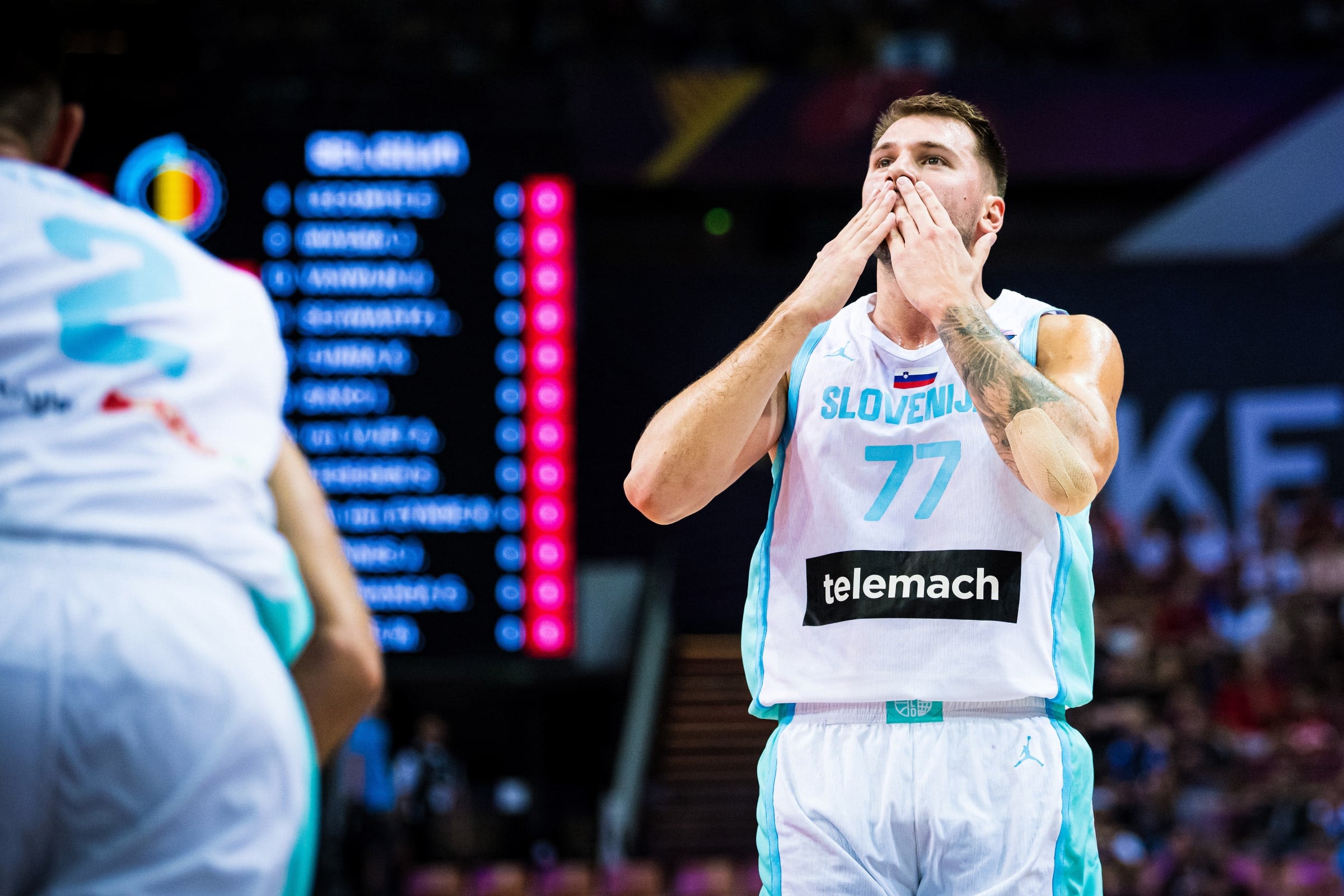 Fiesta completa para Doncic