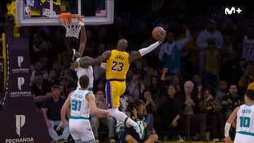 LeBron hace uno de los mejores mates de su carrera con 40 años: para ver y no creer