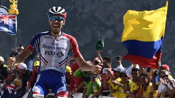 Thibaut Pinot celebra la victoria en el Tourmalet.