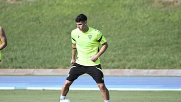 Luna, jugador de la UD Almería en un entrenamiento.