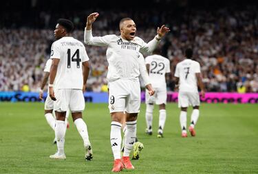 2-0. El nueve del Real Madrid celebra el segundo tanto.