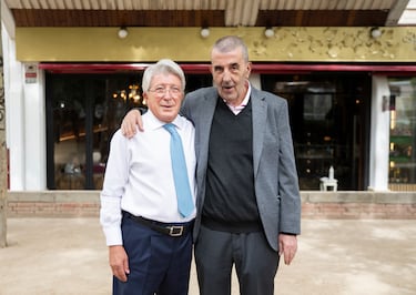 Con Enrique Cerezo, el presidente del Atlético de Madrid, el club de su vida.