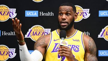 LeBron James, durante una rueda de prensa