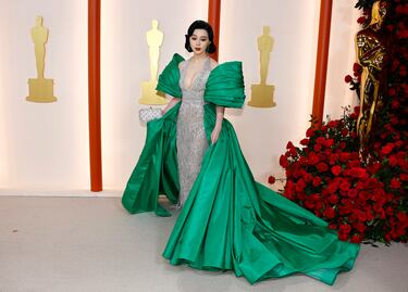 Fan Bingbing a su llegada a la alfombra champagne.