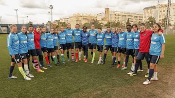 Las jugadoras del Málaga realizaron una campaña solidaria en el Día del Síndrome de Down.