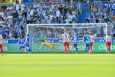 Carlos Vicente engañó a Oblak para poner las tablas en el marcador desde los once metros.
