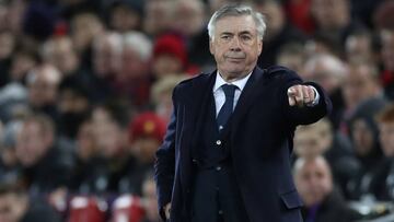 El entrenador italiano del Nápoles, Carlo Ancelotti, durante un partido.