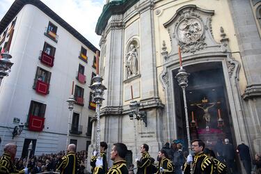 Salida de la procesión del Santísimo Cristo de la Fe y del Perdón ‘Los Estudiantes’ el Domingo de Ramos en Madrid. La procesión, sale y llega a la Basílica de San Miguel. 