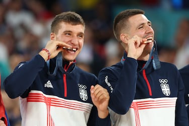 Bogdanović, uno de los anotadores más prolíficos partiendo desde el banquillo en la última década en la NBA, llega al Eurobasket tras una gran temporada entre los Atlanta Hawks y los Clippers de Los Ángeles. El escolta serbio llega con hambre tras hacerse con la medalla de bronce en los Juegos Olímpicos.