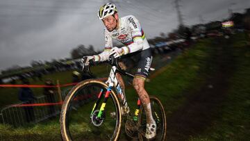 Van der Poel estará en la próxima edición de la París-Roubaix.