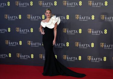 Molly Sims durante la alfombra roja de los Premios BAFTA 2024 celebrados en el Royal Festival Hall del Southbank Centre de Londres. 