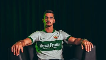 El Elche hace oficial el fichaje de André Silva: “Hay delanteros y luego, estoy yo”