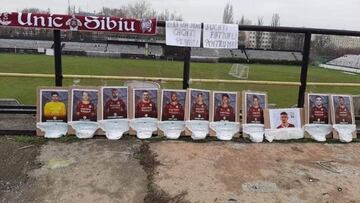 Los seguidores del Rapid de Bucarest: reproche a los futbolistas con pañales