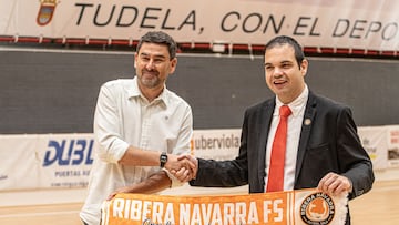 El exjugador de fútbol sala Daniel Ibañes posa como nuevo entrenador del ATP Iluminación Ribera Navarra