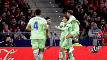 Los jugadoes del Getafe celebran el gol con Enes Ünal.