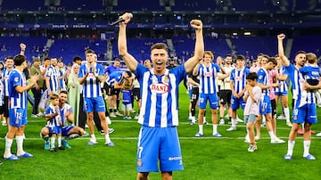 El futbolista catalán, salvo sorpresa mayúscula, continuará en el Espanyol. Javi Puado cuenta con un valor de mercado de diez millones de euros, según el portal especializado Transfermarkt. El capitán blanquiazul ha escuchado el interés de otros clubes, como es normal, pero no se ha comprometido con nadie. Sin hacer ruido, el mensaje a sus agentes era rotundo: su prioridad pasaba por renovar con el Espanyol.