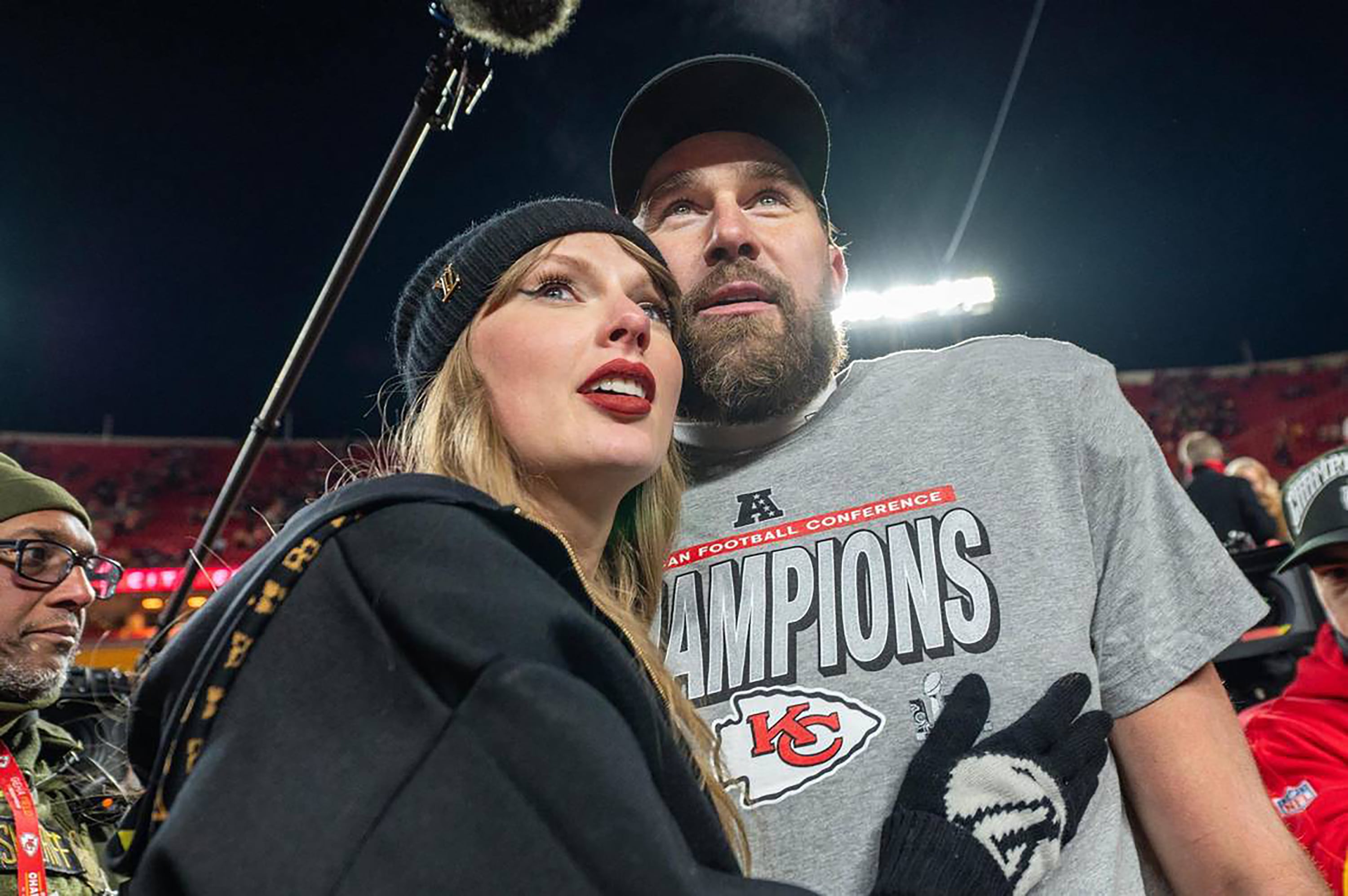 ¡La historia de amor continúa! Taylor Swift presenta su nuevo disco en el podcast de los Kelce